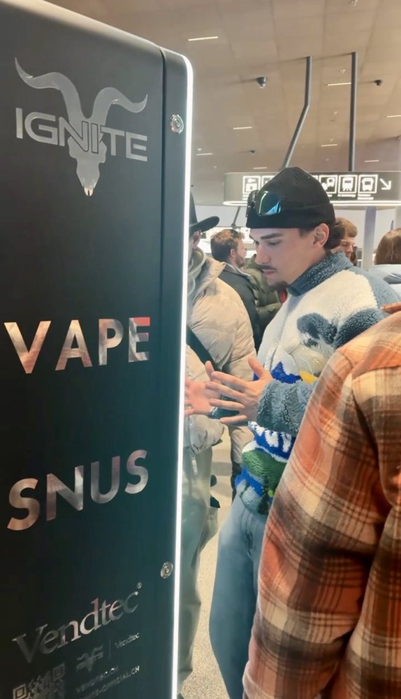 Ein Gast wählt an einem Nova Prime